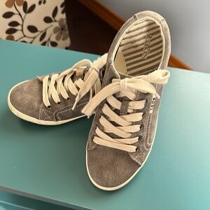 Taos Star Women's Gray/Light Brown Canvas Sneakers